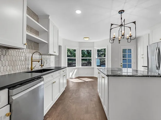 111 Lois Ln — Photo 10