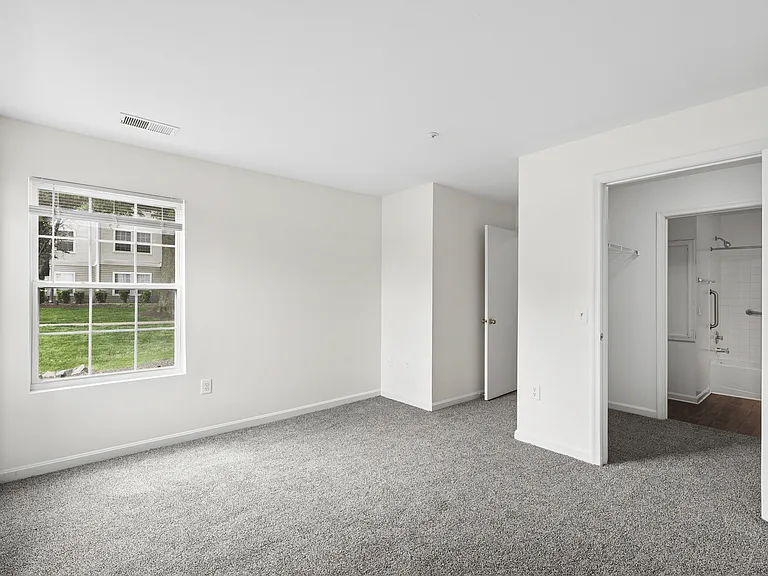 Highland Commons Apartments — Photo 28