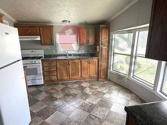 4th image of 33 Hillcrest Rd