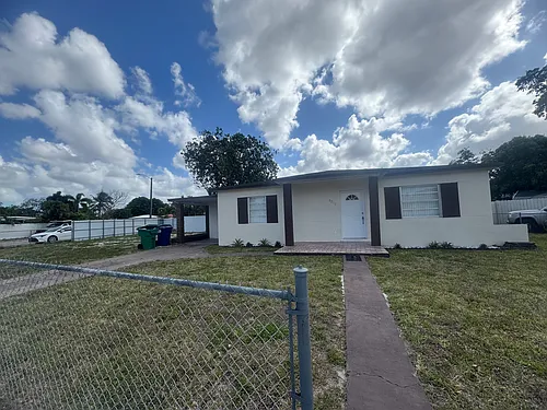 9210 NW 33 Avenue Rd Photo 1