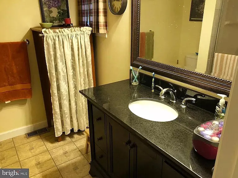 17 Fieldstone Dr — Photo 12