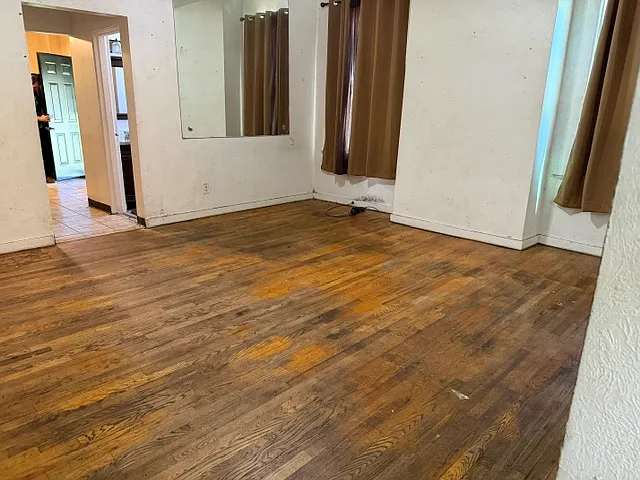 142 Robinson St — Photo 6