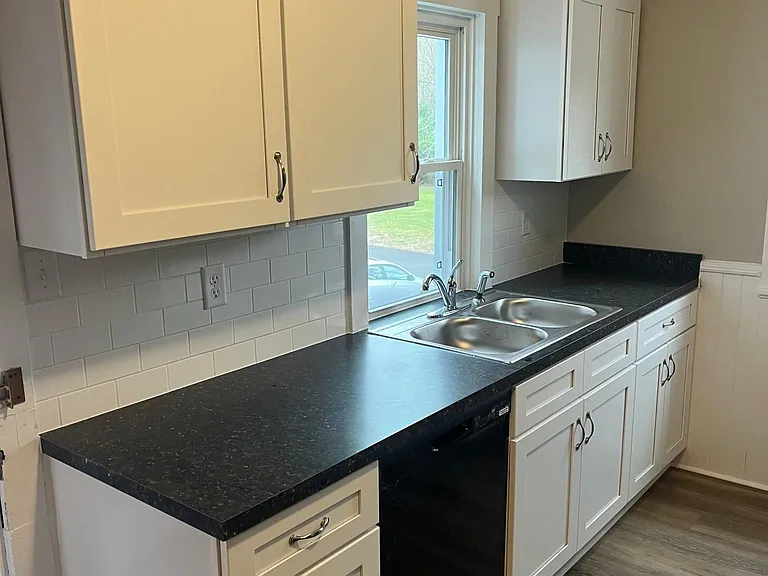 29 E Main St — Photo 18