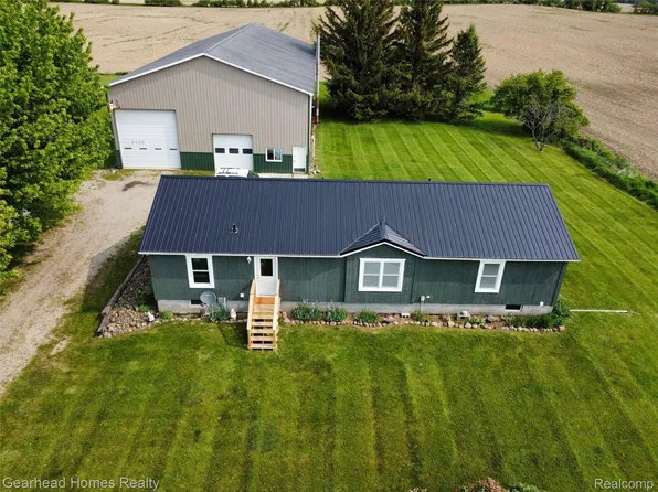 5605 Derby Rd, Applegate, MI 48401