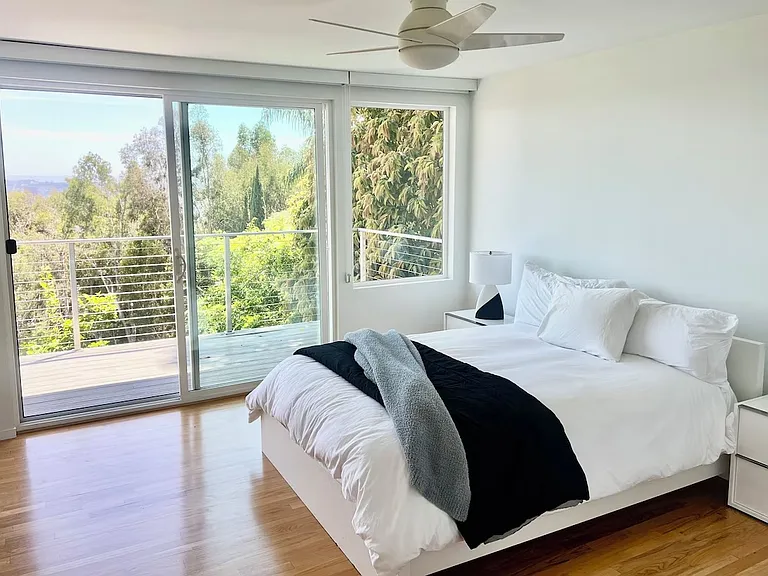 8376 Hollywood Blvd — Photo 45