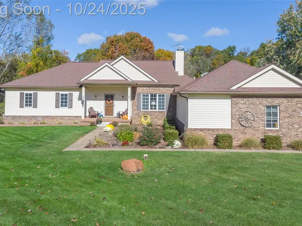 6090 Raphael Ct, White Lake, MI 48383