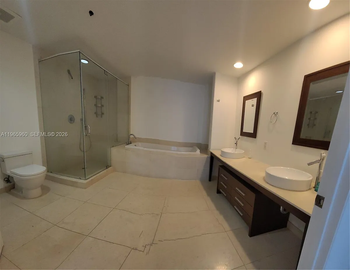 Building Photo - 475 Brickell Ave #3709