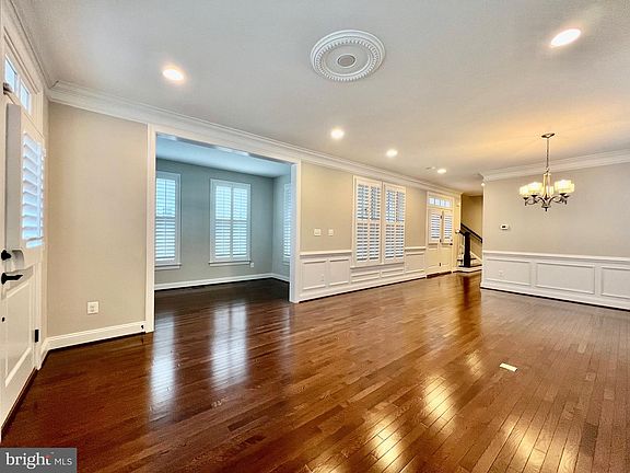 4th image of 111 Vinehaven Way