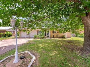 824 Saddle Rd, White Settlement, TX 76108