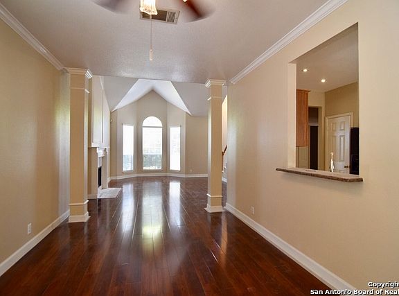5th image of 910 Riverstone Dr