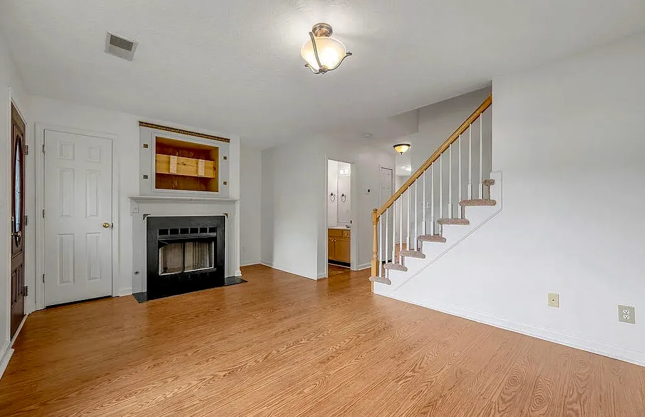 2 bed, 2.5 bath, 1240 sqft, $1,800 — Photo 2