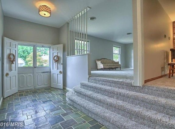 5th image of 10917 Larch Ave