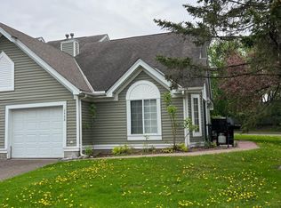 2466 Cochrane Cir, Woodbury, MN 55125