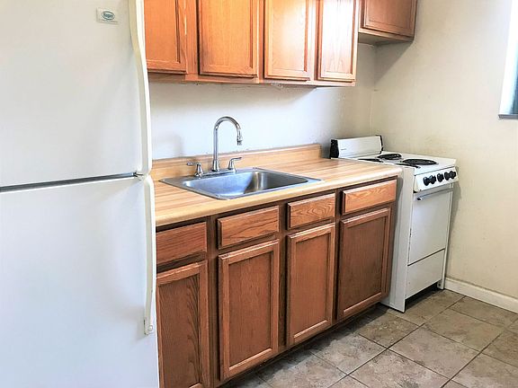 4th image of 824 Perry Hwy #18