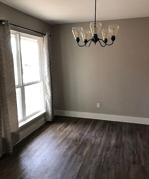 1102 N Yale Blvd — Photo 4