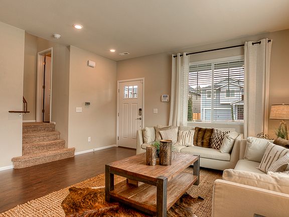 5th image of 3416 Hera St NE