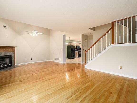 3rd image of 617 Olentangy Woods Dr