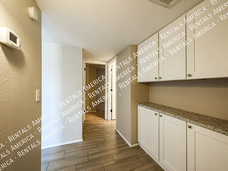 10627 S 44th St — Photo 8