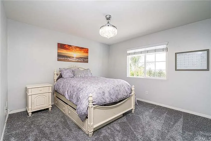 5 bed, 3186 sqft, $1,150 — Photo 2