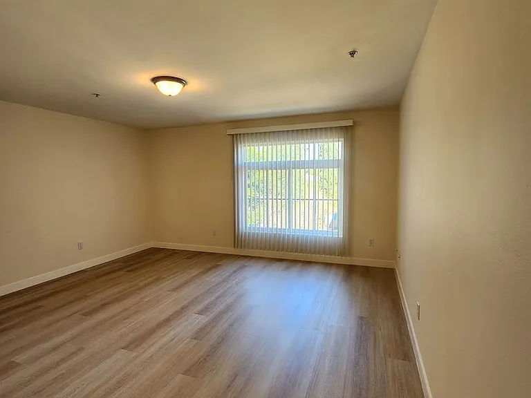 4735 Gloria Ave #5 — Photo 13