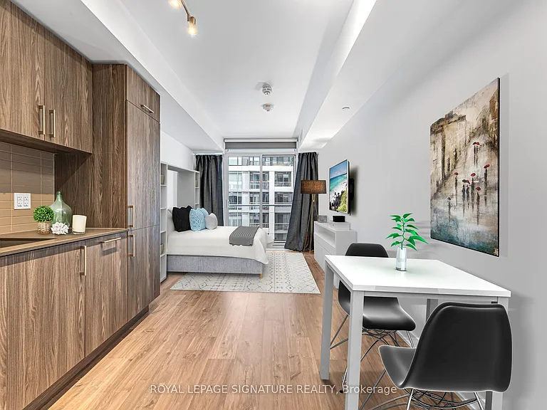 27 Bathurst St #519 — Photo 3