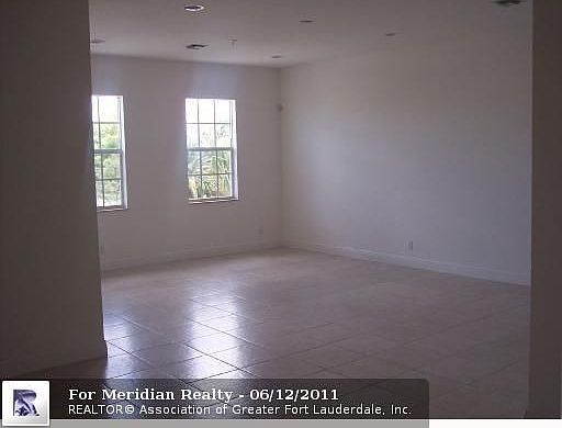 2nd image of 6975 Lakeside Cir N #221-2