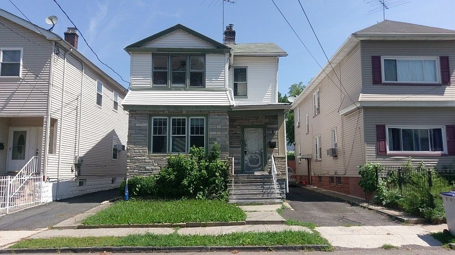 1st image of 176 Berkshire Pl
