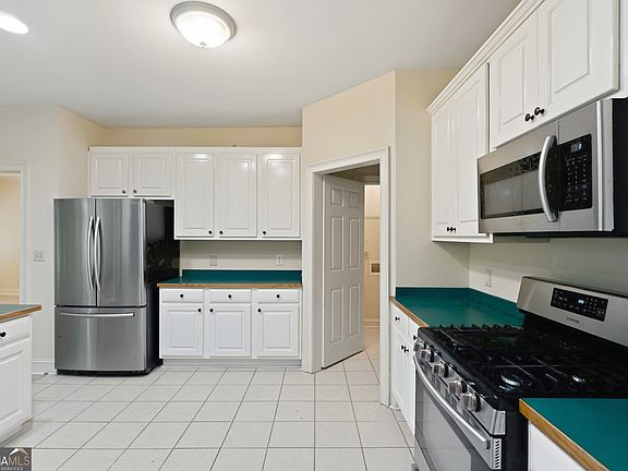 2nd image of 100 Clay Ct