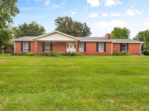 28 Rushmore Dr, Glen Carbon, IL 62034