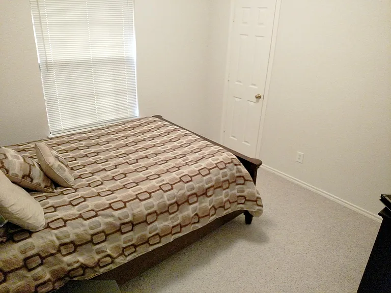 2219 Dallas Dr — Photo 13