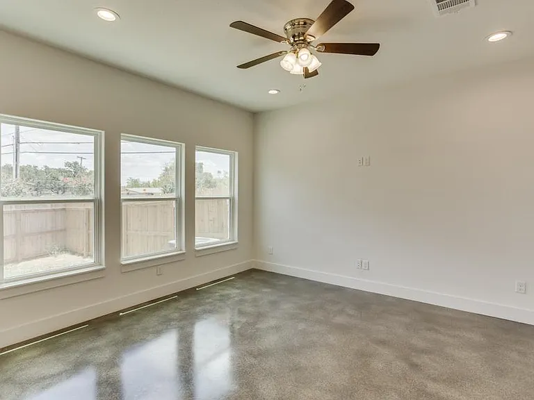 206 Topaz #1502 — Photo 11