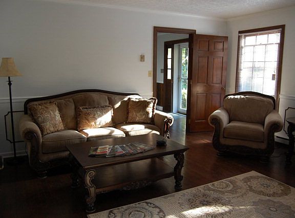 4th image of 310 Whippoorwill Ln