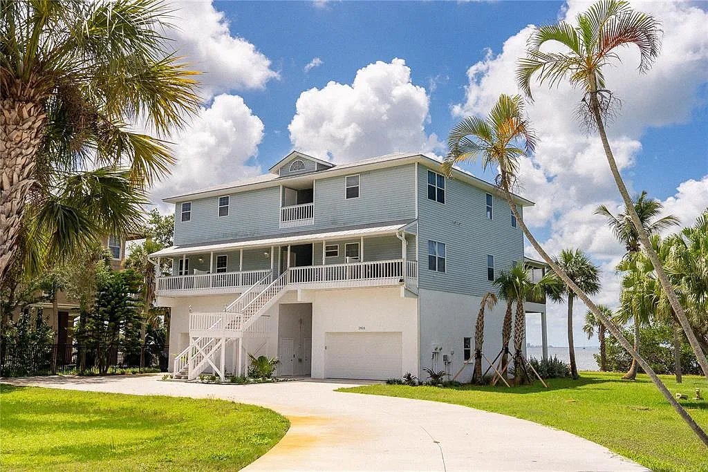 5 bed, 4.5 bath, 4260 sqft, $7,500 — Photo 1