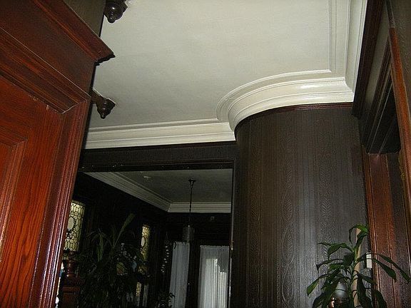 plaster moldings entrance