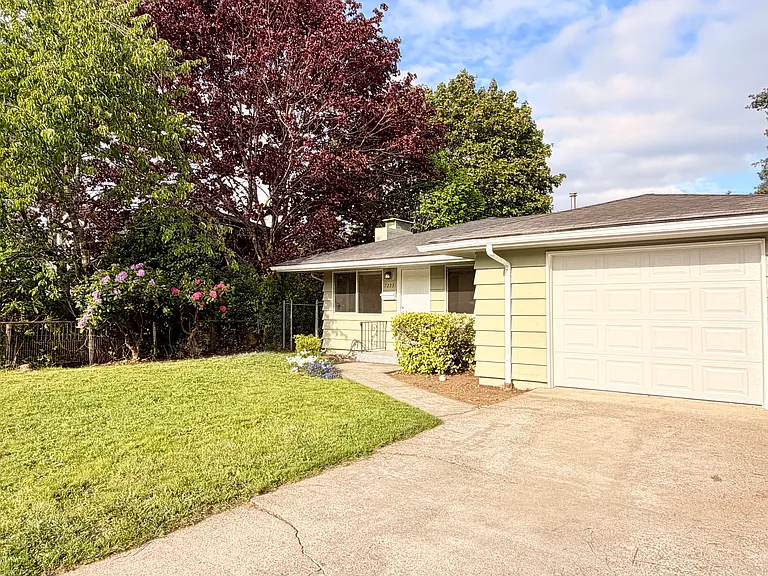 7233 Tacoma Ave S — Photo 4