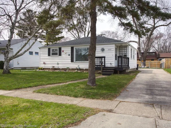 1013 16th St, Port Huron, MI 48060