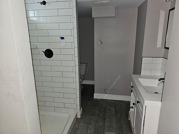 4th image of 652 36th Ave NE