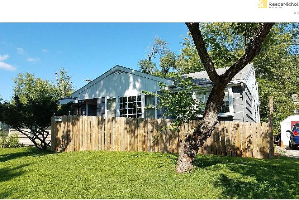 Terrific KCK Ranch!  NEW exterior paint July, 2017; NEW Roof coming by August, 2017!