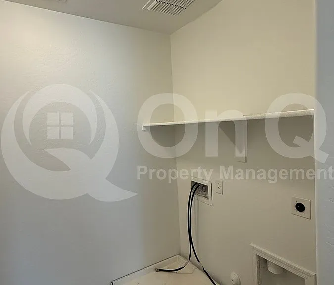 3927 E Edna Dr — Photo 4