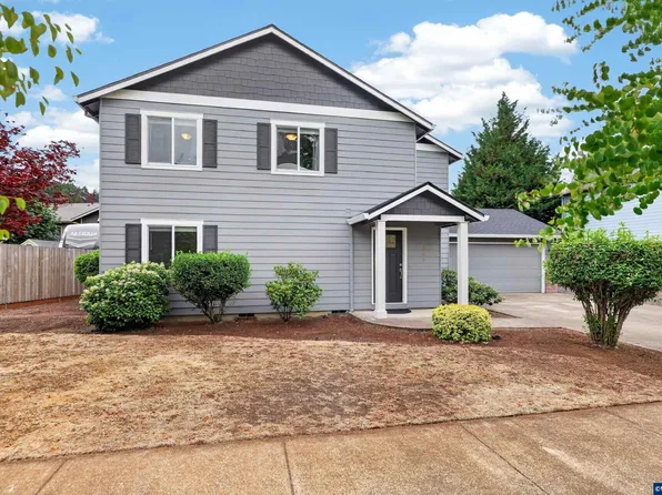 209 Pioneer Dr, Silverton, OR 97381