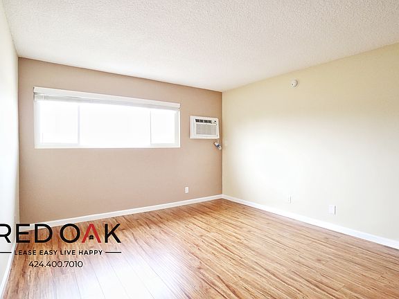 3rd image of 17348 Burbank Blvd #10