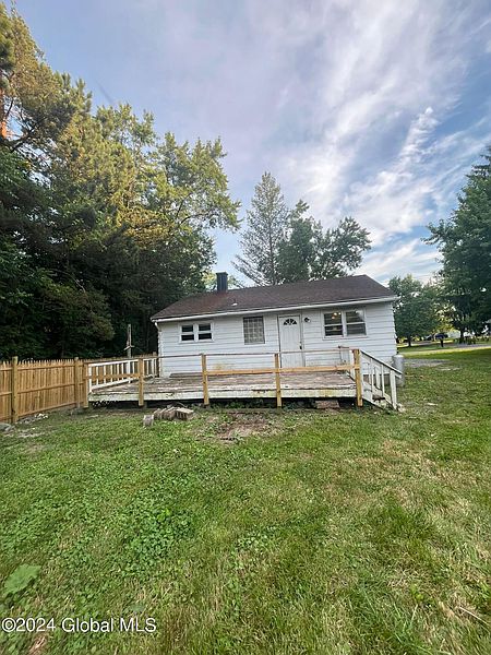 2nd image of 885 Stony Point Road