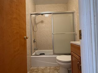 1229 Wood St #2F, Philadelphia, PA 19107