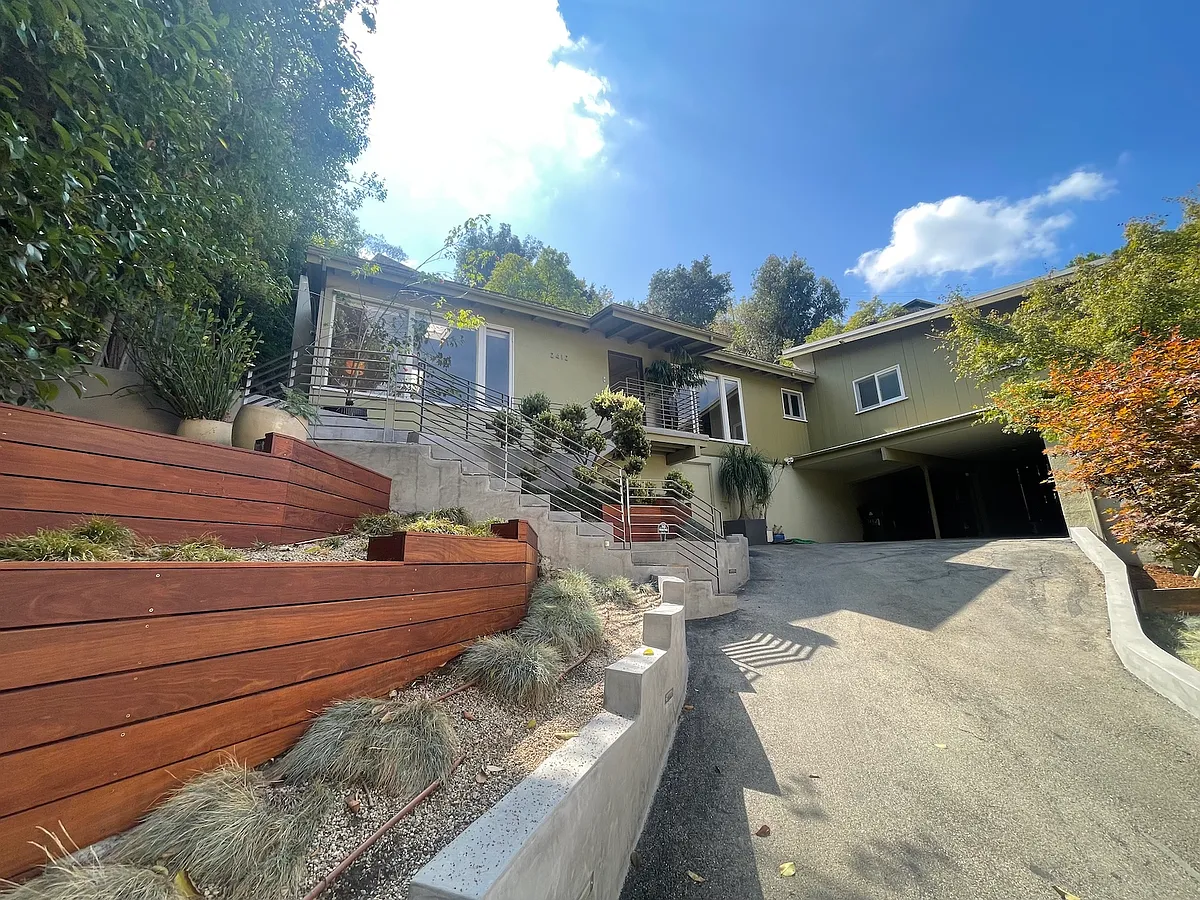 Building Photo - Canyon Oak Dr