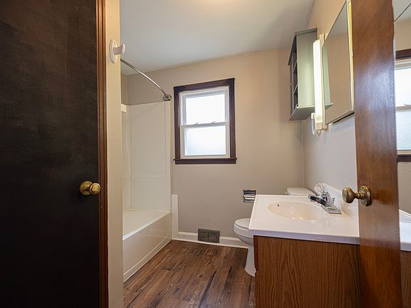 3rd image of 31 Cedar Ave APT 4