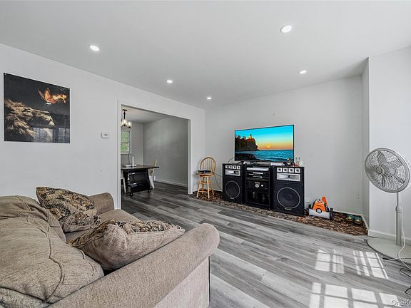 5th image of 102 Capital Drive