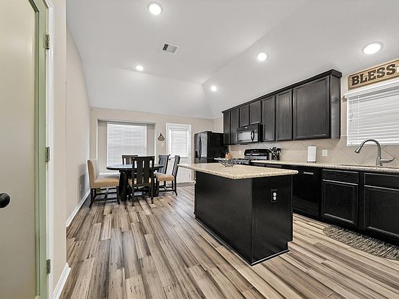 4th image of 3707 Arbor Trails Dr