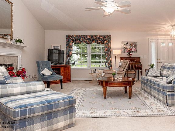 3rd image of 2248 Landcrest Dr