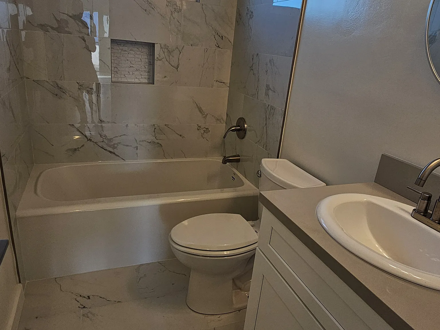 2 bed, 900 sqft, $3,145 — Photo 2