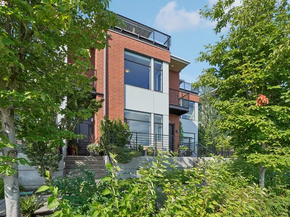 1740 NW Riverscape St, Portland, OR 97209